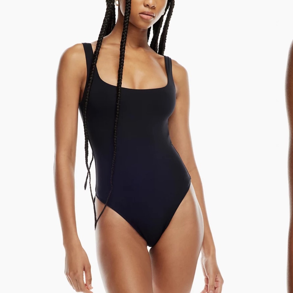 ARITIZIA BABATON CONTOUR TANK BODYSUIT